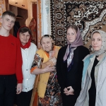 В Неделю святых жен-мироносиц участники молодежного клуба «Скиф» поздравили пожилых прихожанок с православным женским праздником