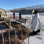 В приходах Павлодарской и Экибастузской епархии после великого освящения воды жители городов и сел приняли крещенские омовения