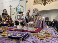 В четвертую неделю Великого поста архиепископ Павлодарский и Экибастузский Варнава совершил Литургию в главном храме епархии